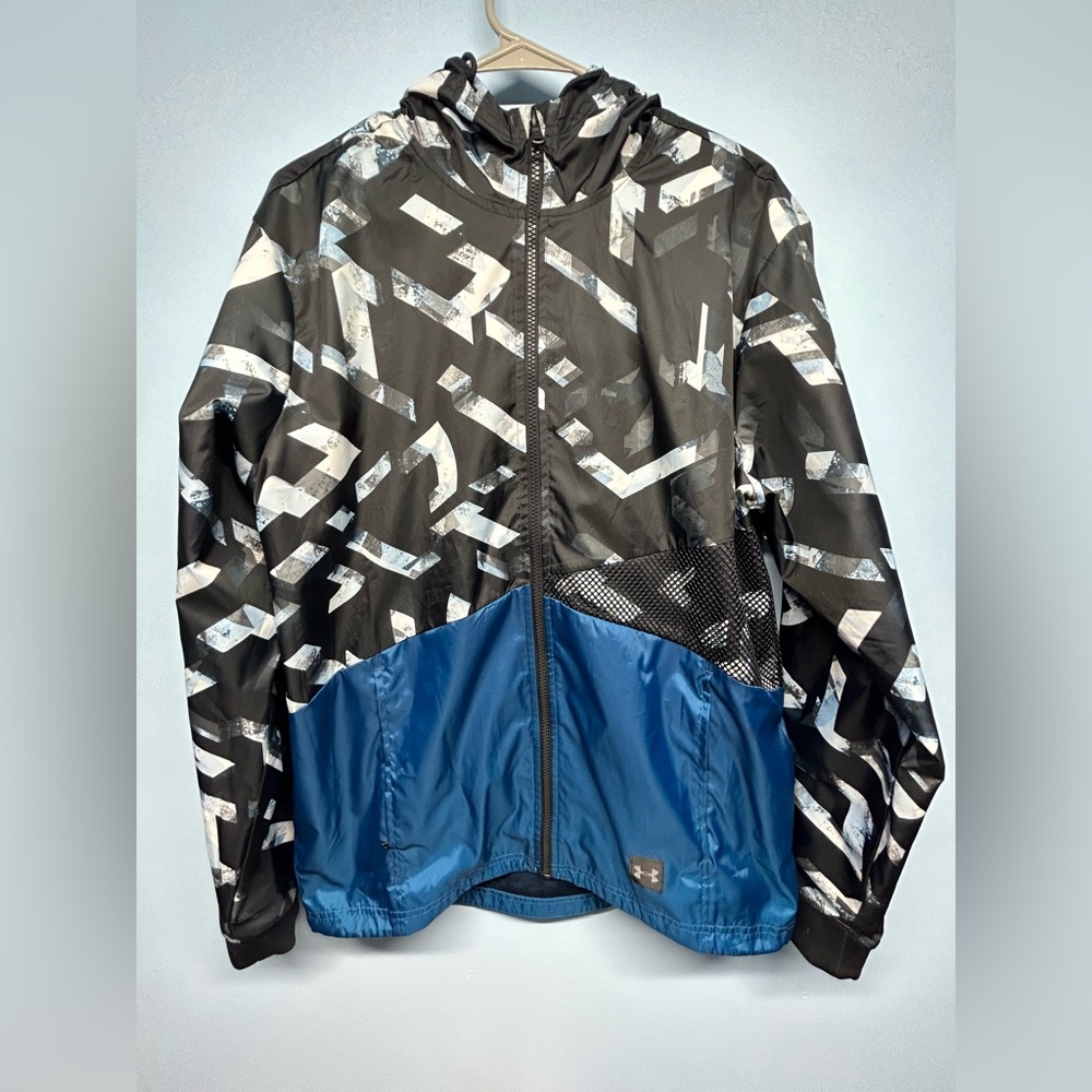 UNDER ARMOUR WINDBREAKER BLUE AND BLACK SIZE LARGE NEVER WORN WITHOUT TAGS